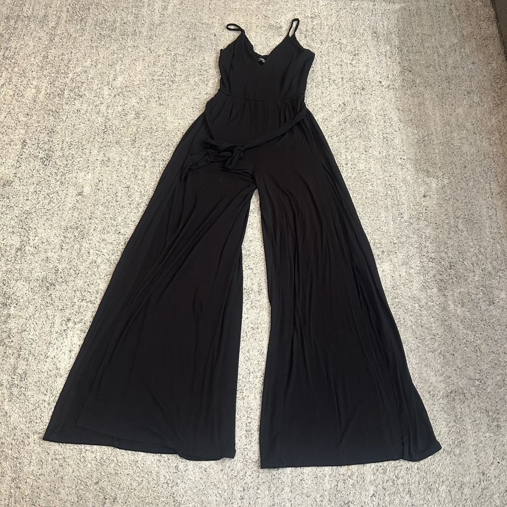 Lulu's women's black medium Dressy Jumpsuit Romper Flowy Split Leg Belt Stretchy
